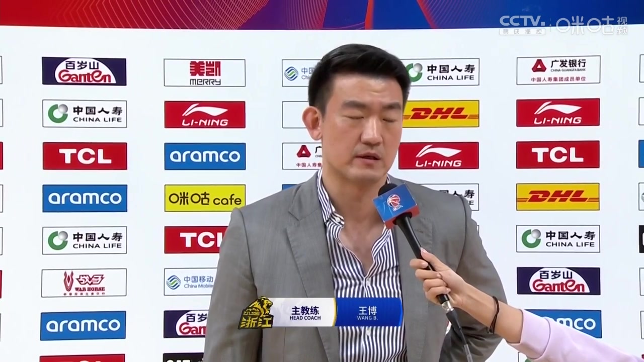 王博:比赛很艰难&最近每场都有战损 期待更多球员能站出来